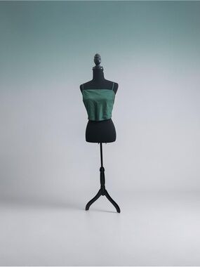 Laine Minimalist Green Square-Neck Crop Cami - Unbranded